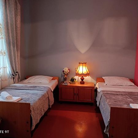 Megobroba Inn Dzentsmani Exterior foto