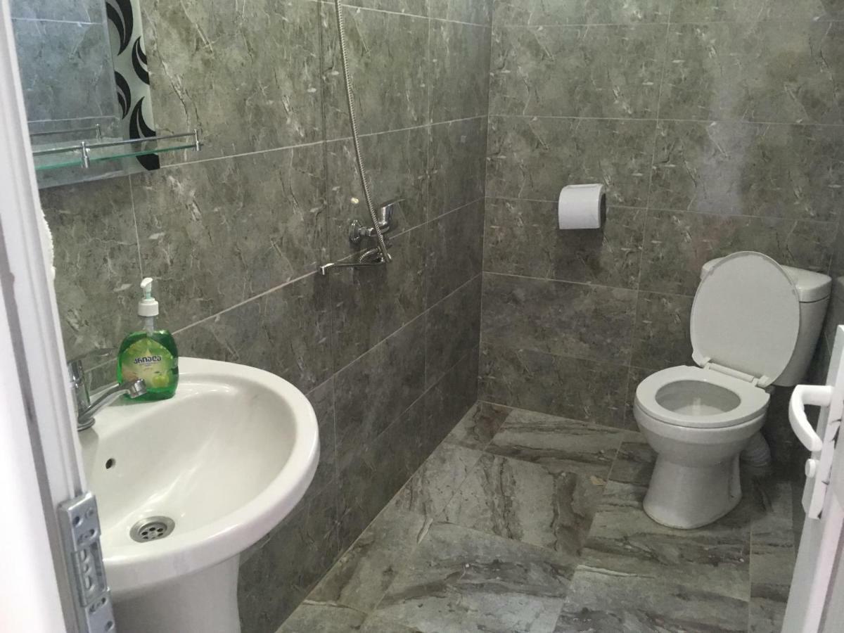 Megobroba Inn Dzentsmani Exterior foto